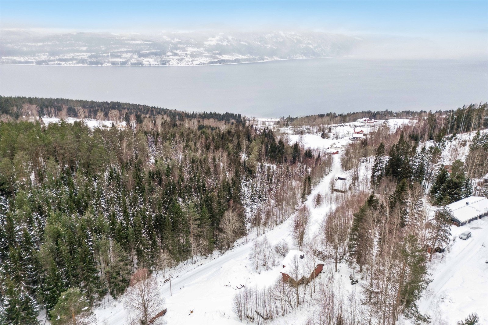 Området består av spredt bolig- og fritidsbebyggelse. Galleribilde