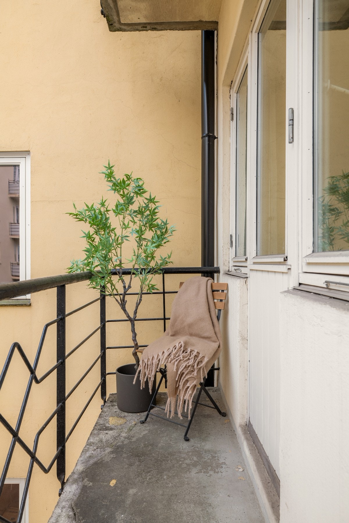 Fra soverommet er det utgang til en sydøstvendt brannbalkong. Galleribilde