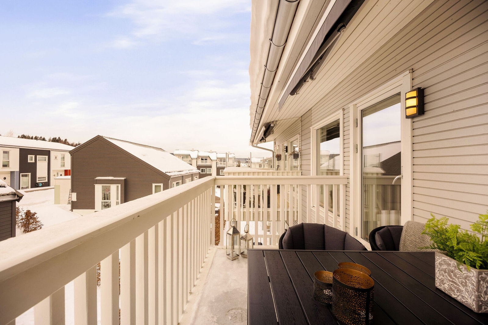 Her kan du nyte ettermiddagssolen, spise middag ute, dyrke planter eller bare lene deg tilbake med en bok og noe godt i glasset. Galleribilde