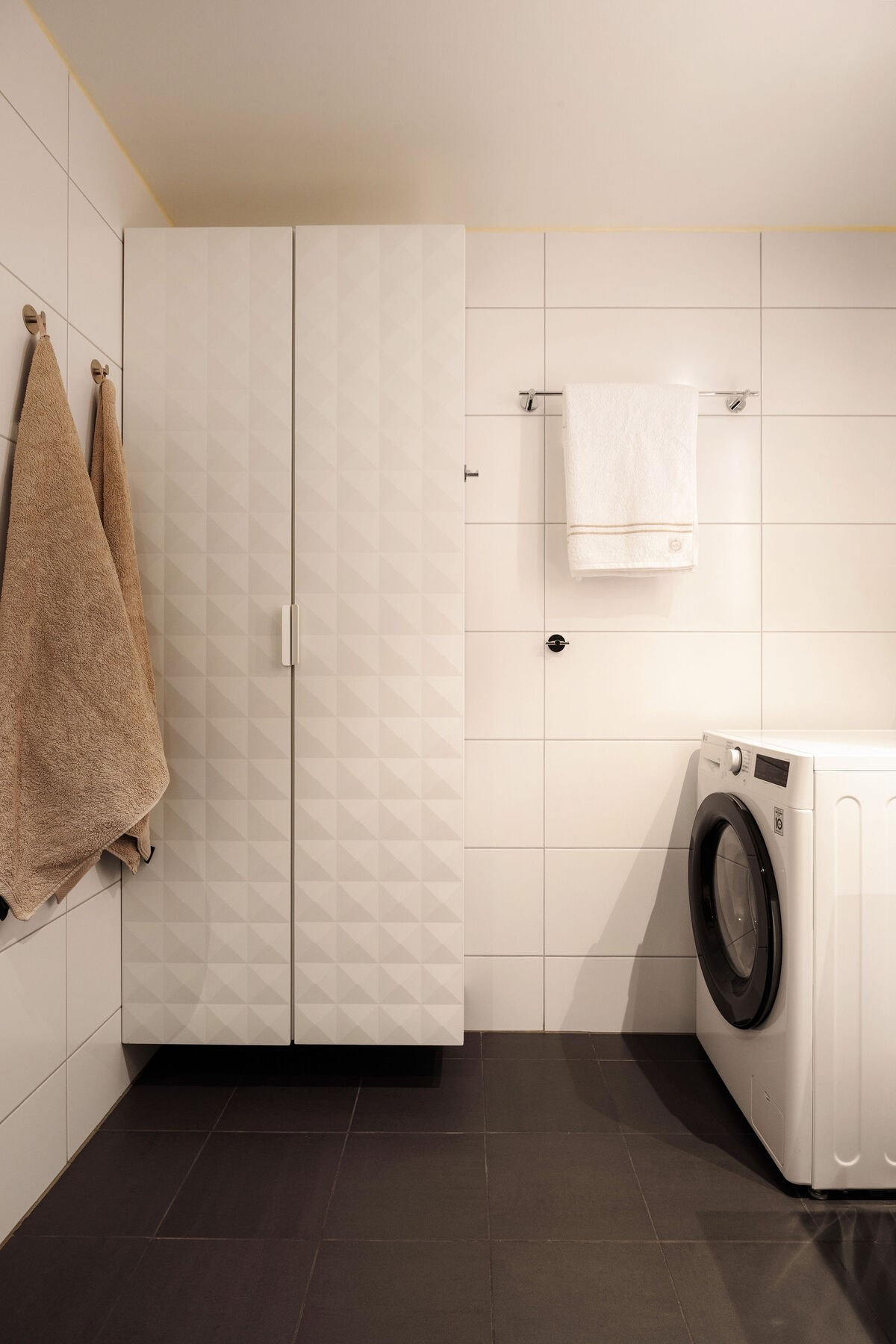 Det er opplegg for vaskemaskin og mekanisk avtrekk på badet. Galleribilde