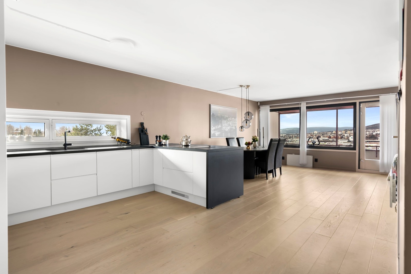 Åpen og sosial løsning gir en fantastisk atmosfære. Galleribilde