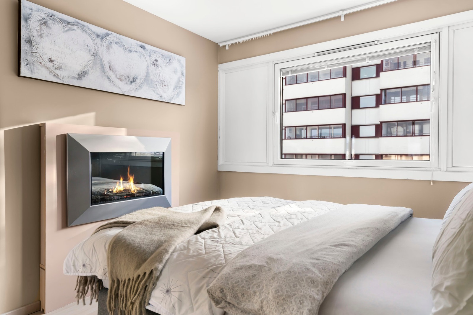 Rommet har en praktisk størrelse som gjør det lett å tilpasse ulike møbleringsløsninger. Galleribilde