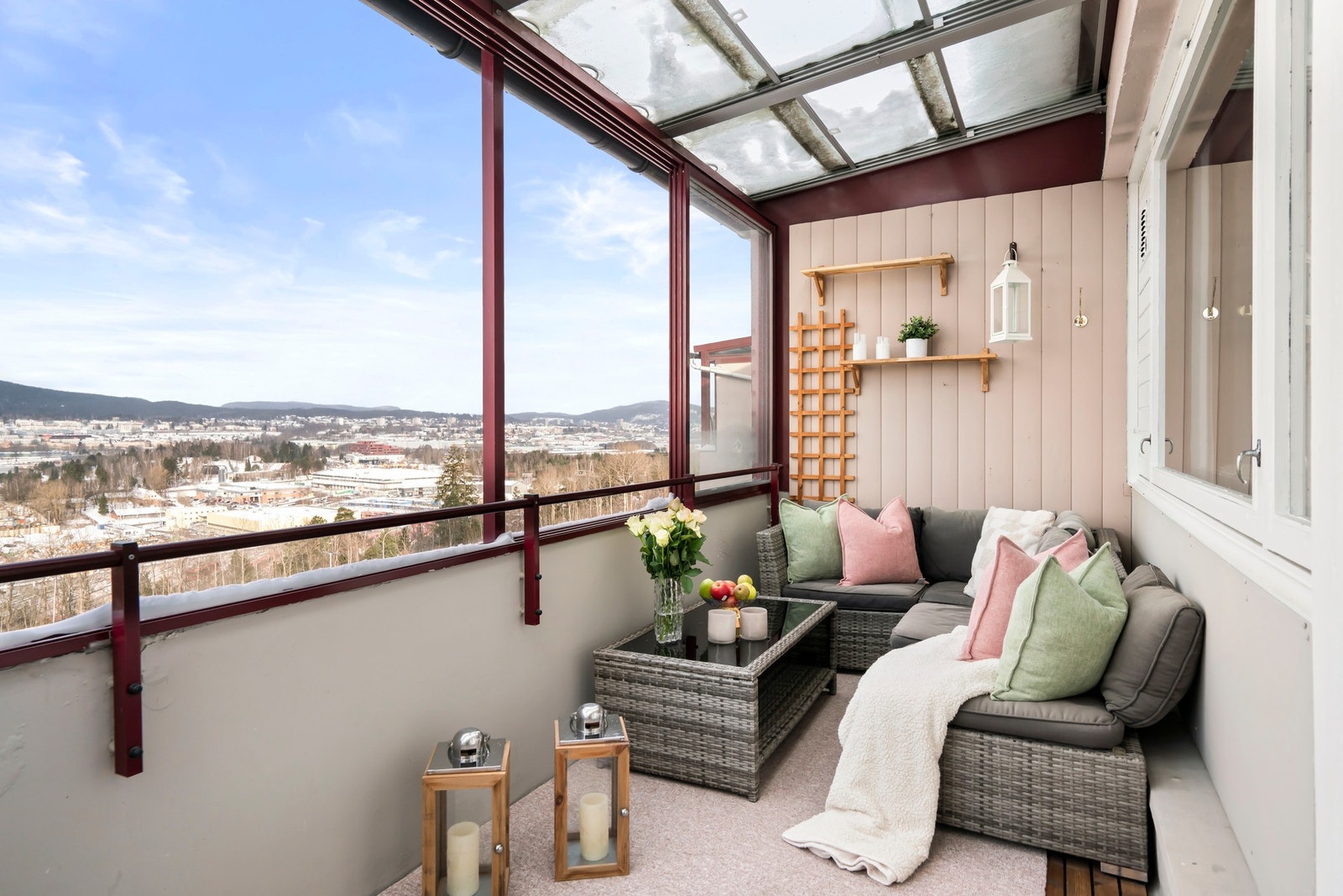 Balkongen gir god plass til møblering og byr på et attraktivt tilleggsrom til boligen. Galleribilde
