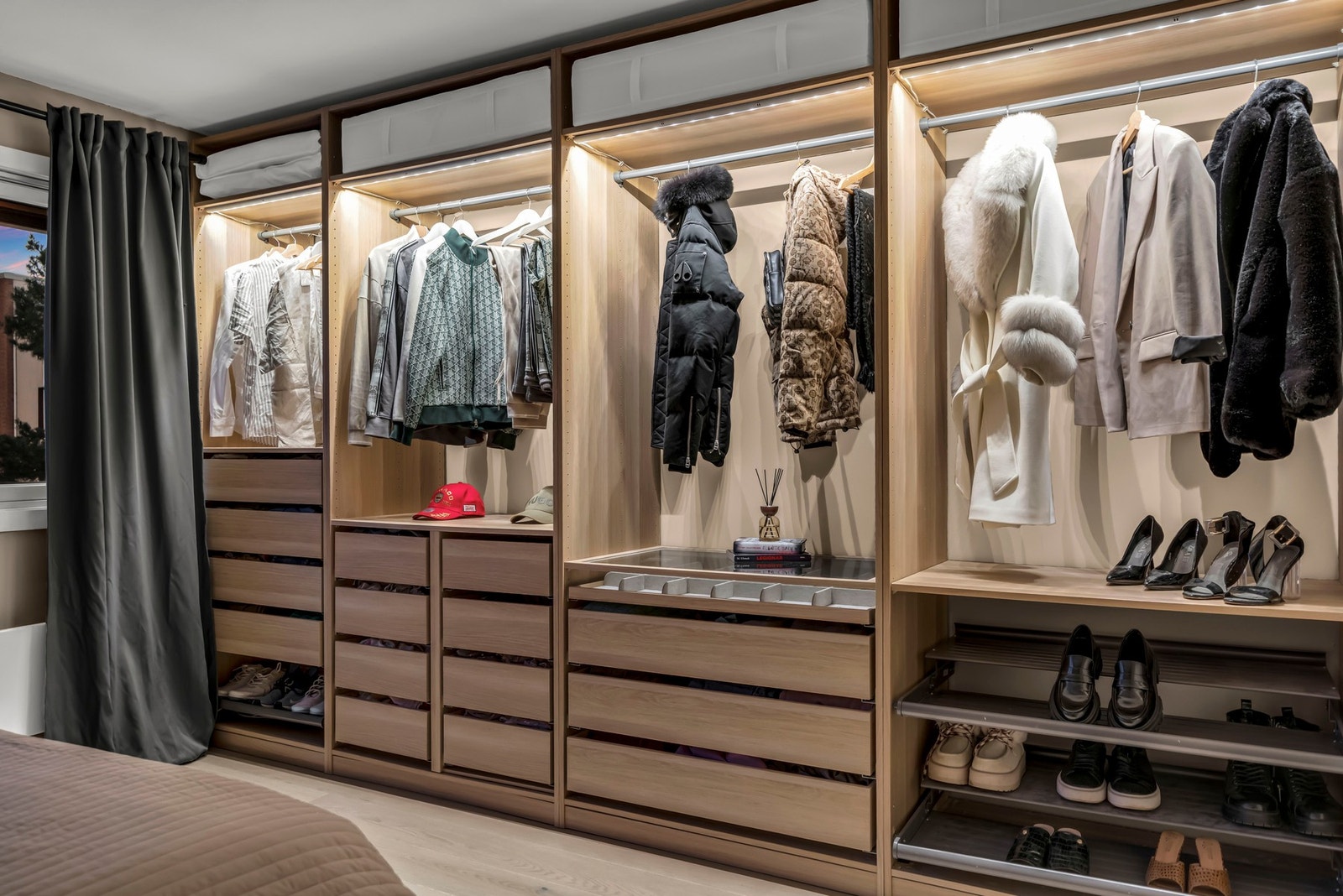 Garderobe. Galleribilde