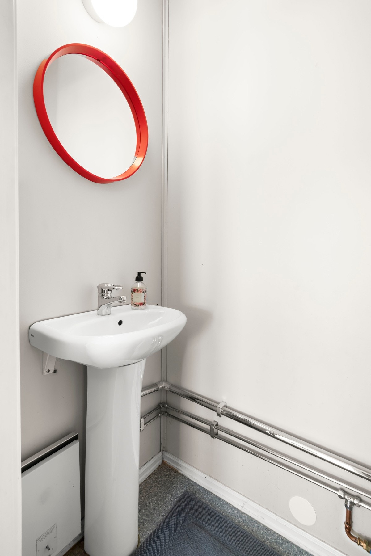 Leiligheten har i tillegg et separat toalettrom, som gir en svært praktisk løsning i hverdagen. Galleribilde