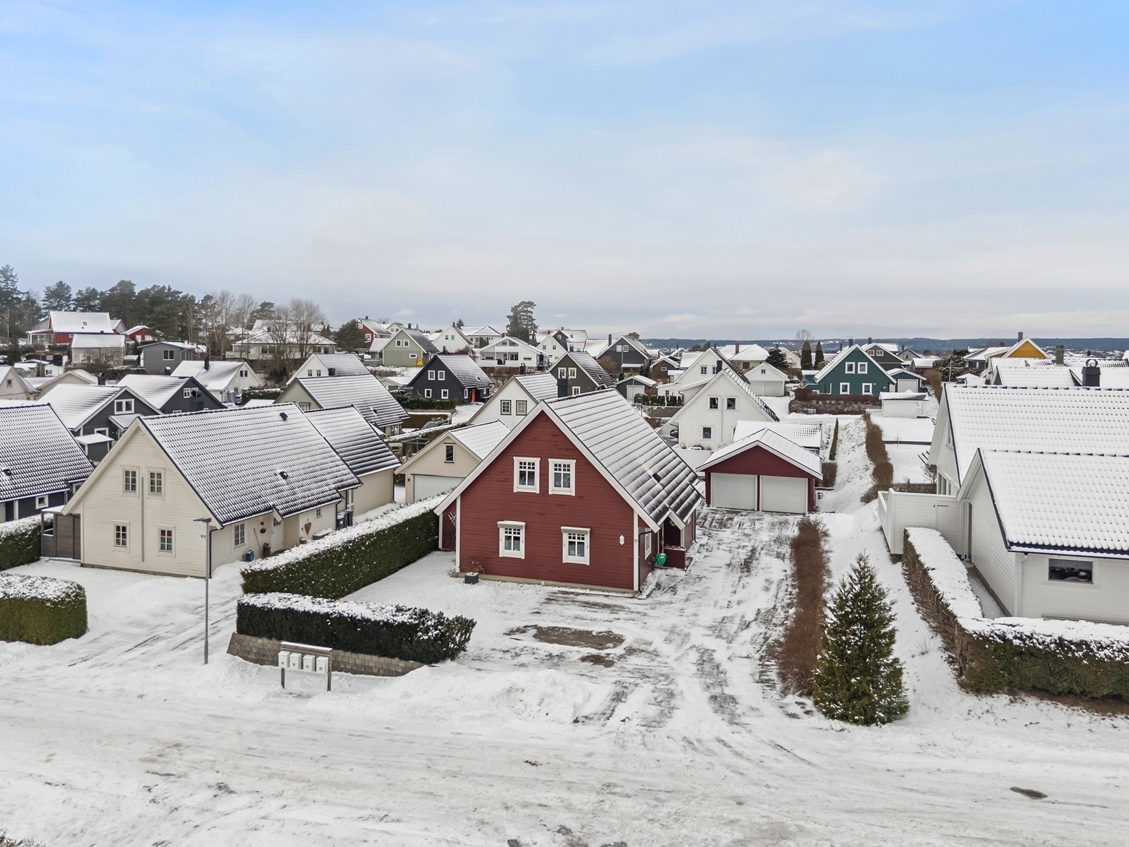 Velkommen til Njårdsvei 14! En velholdt enebolig i et etablert og barnevennlig nabolag. Galleribilde