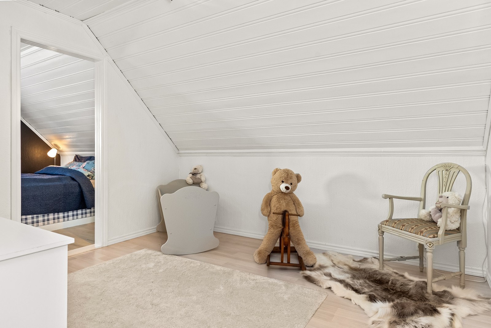 Et fleksibelt rom som egner seg godt som kontor, lekerom eller TV-stue. Galleribilde