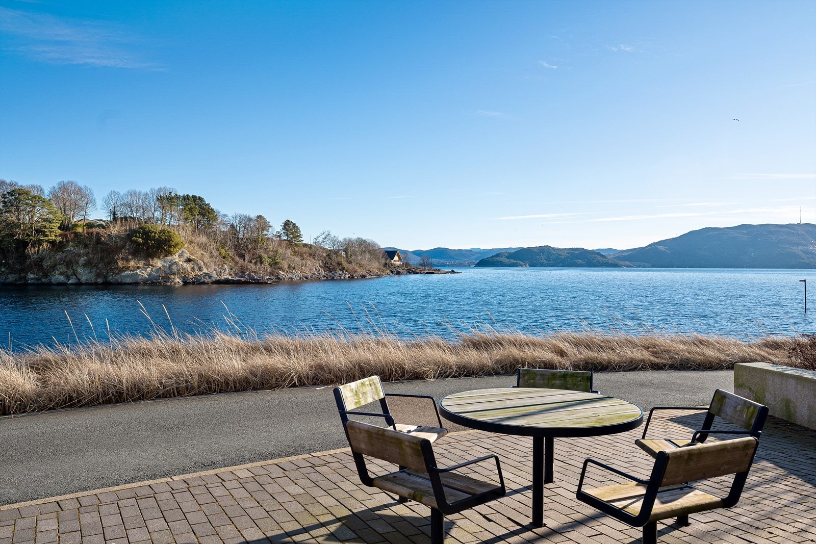 Utsikt mot tursti og Strømvig kolonihage Galleribilde