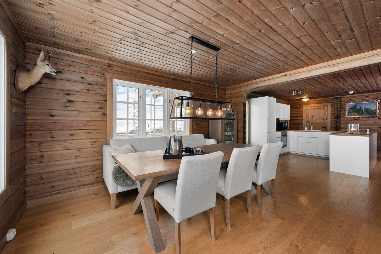 Vinduene slipper inn rikelig med lys. Galleribilde