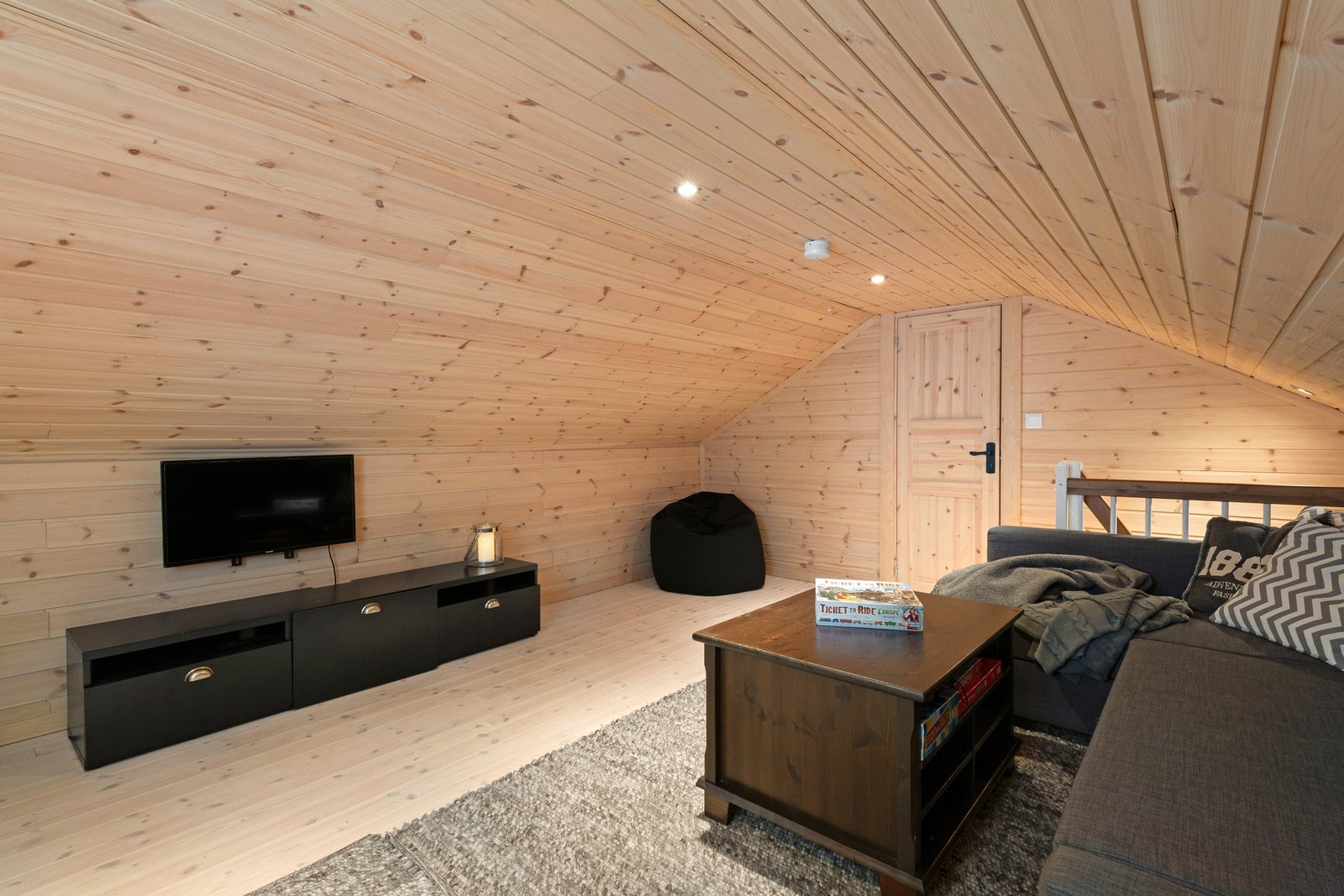 Loftstue. Galleribilde