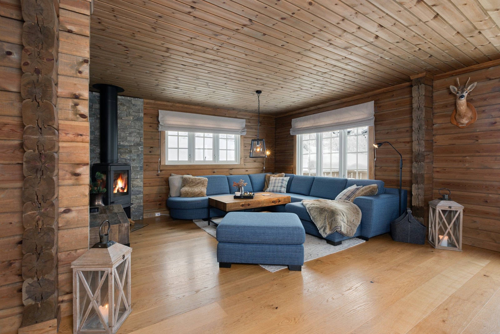 Stuen har god plass til en romslig sofagruppe, med plass til hele familien. Galleribilde