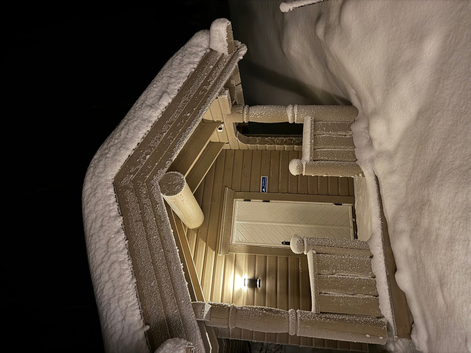 Selgers bilde.Utehus. Galleribilde