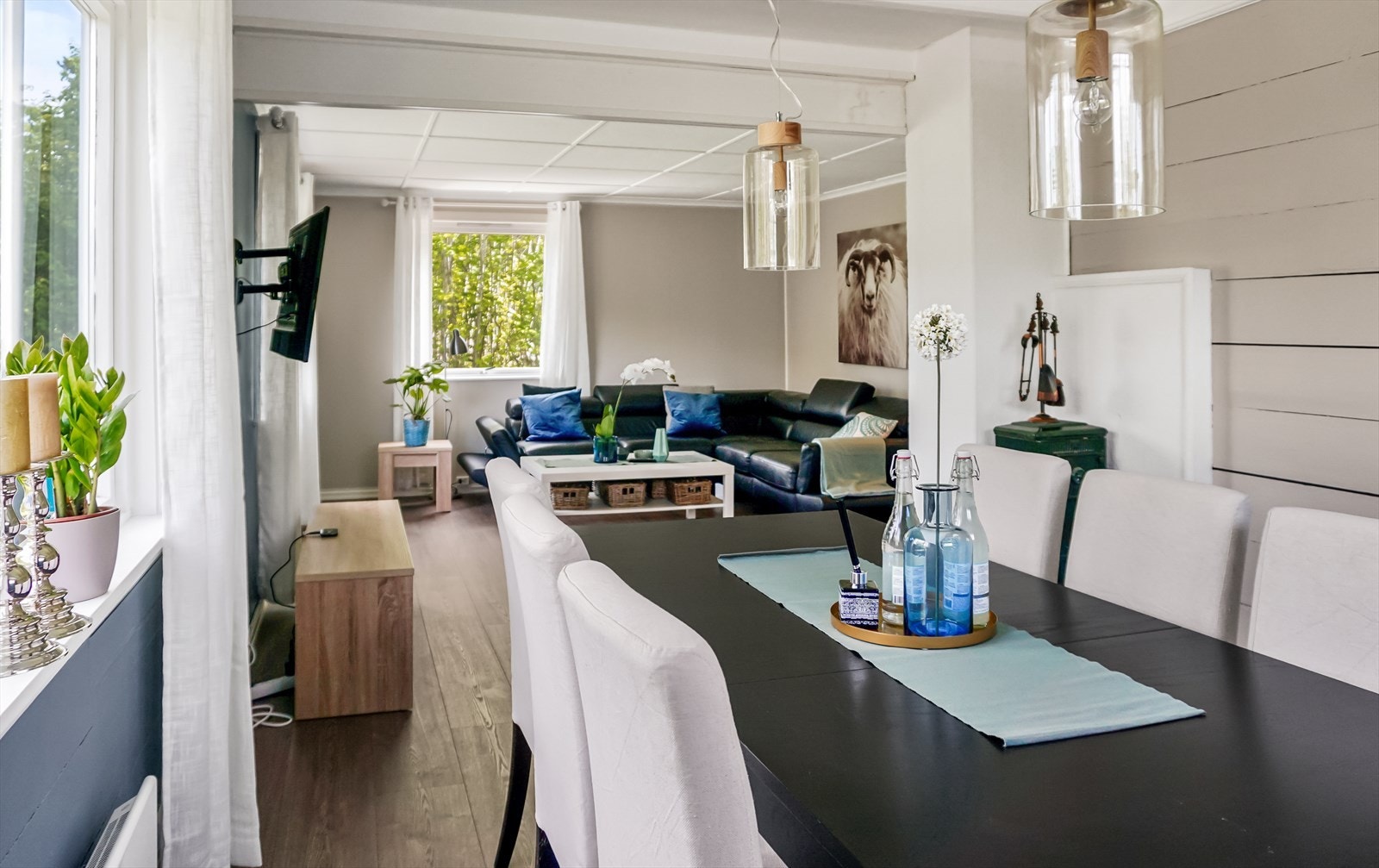 Spisestue mot stue Galleribilde