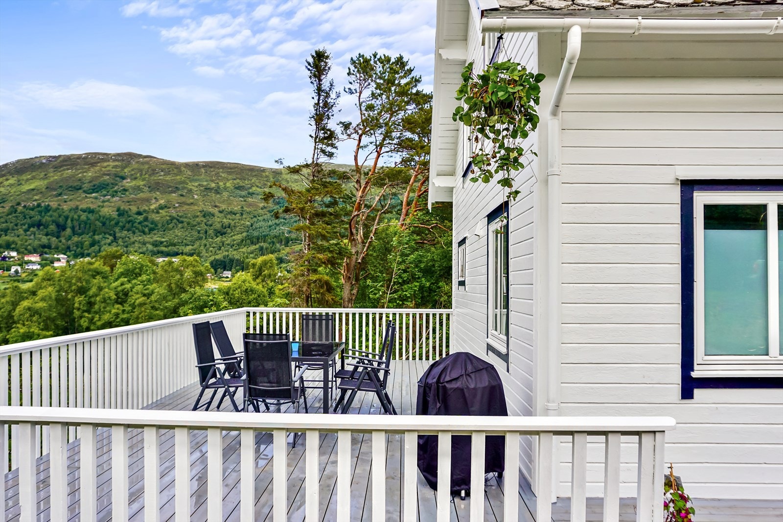 Vestvendt terrasse Galleribilde