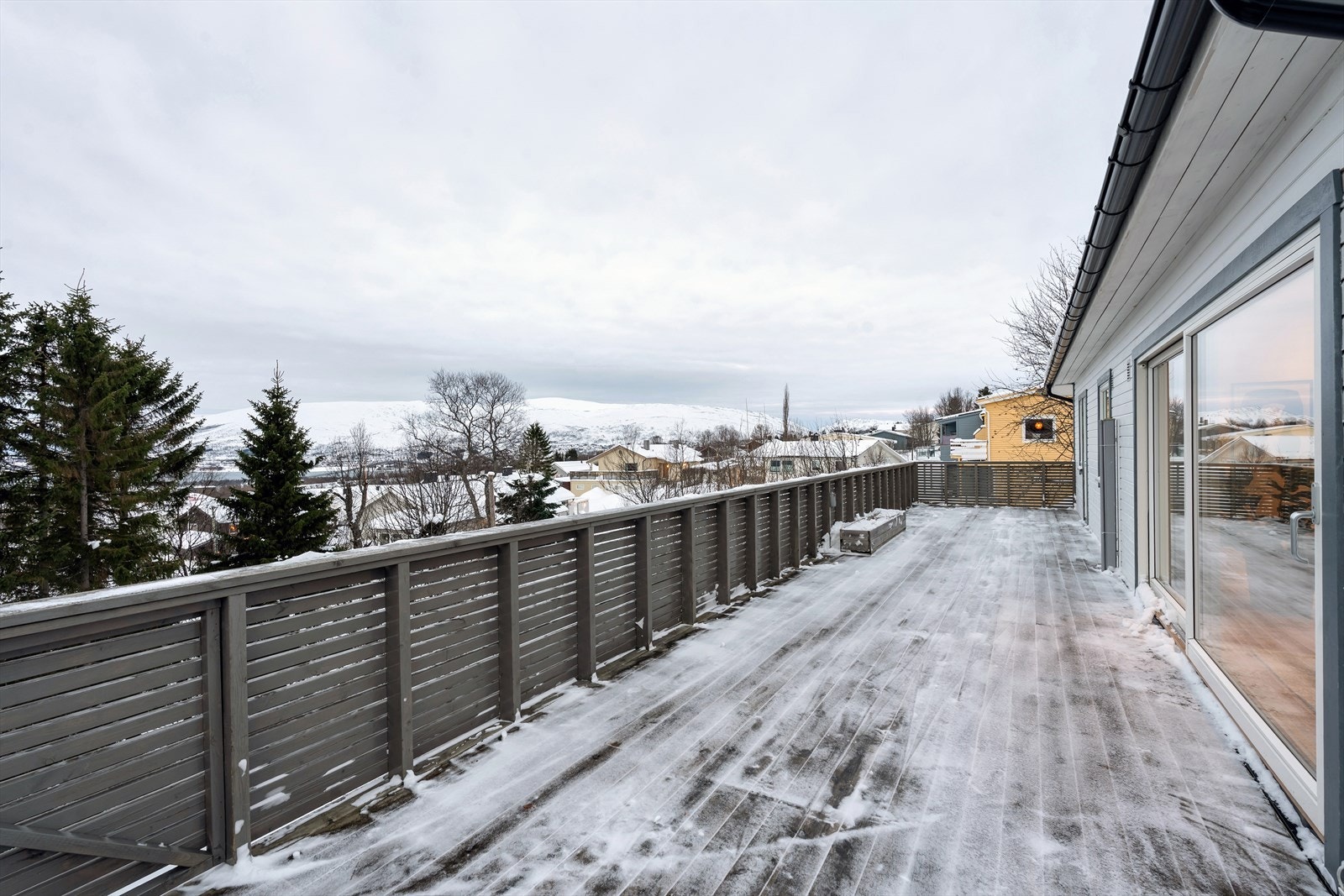 Stor balkong med optimale sol og utsiktsforhold. Galleribilde