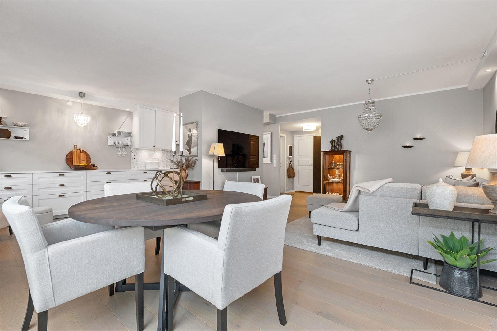 Leiligheten har vannbåren gulvvarme i alle rom. Galleribilde