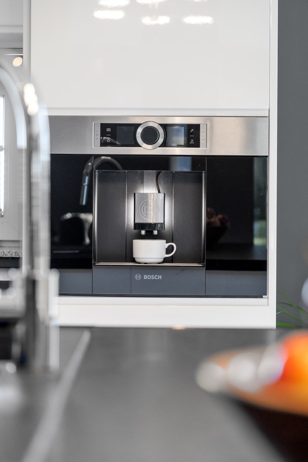 Integrert kaffemaskin fra Bosch. Praktisk hverdagsluksus rett på kjøkkenet. Galleribilde