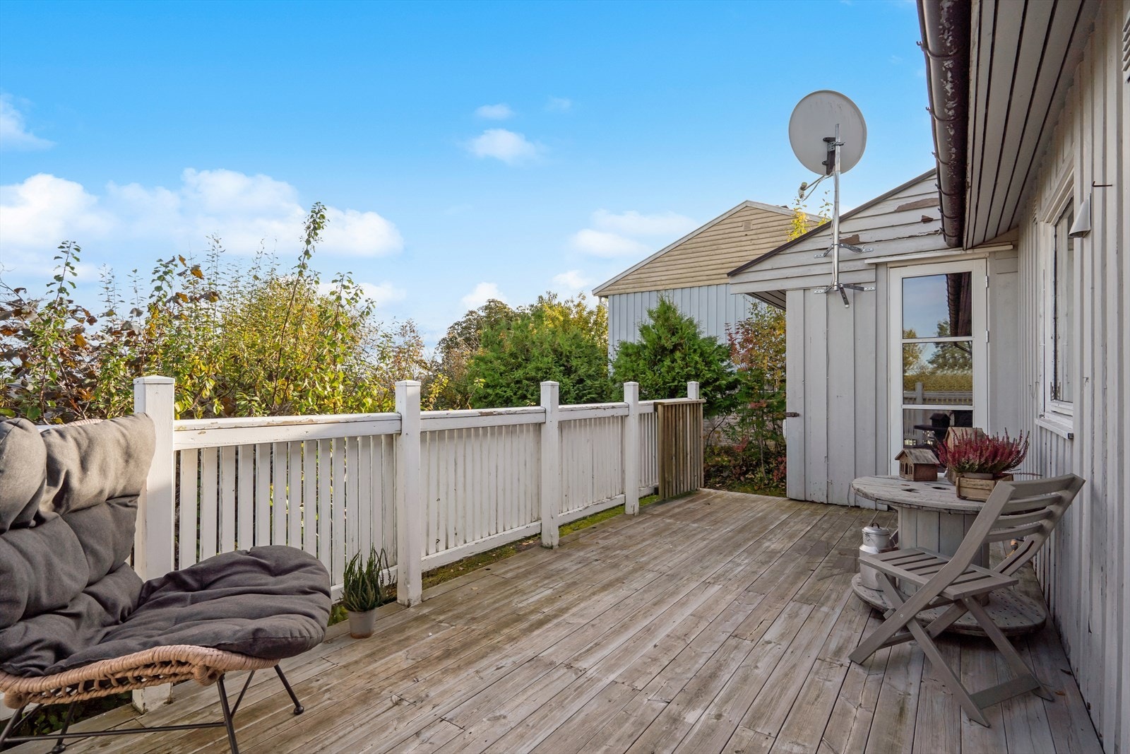 God plass til utemøblement, grill og beplantning. Galleribilde