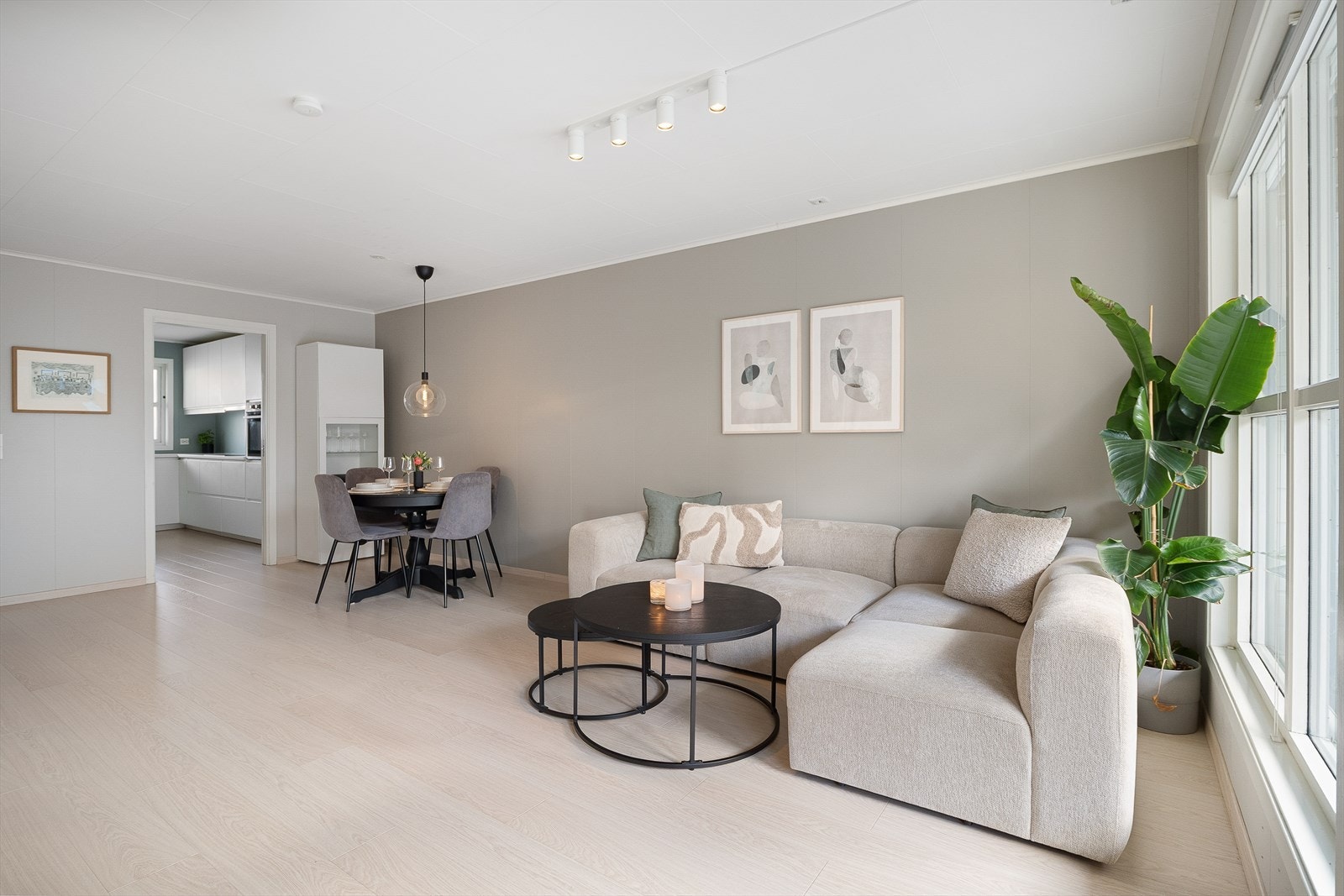 Den fremstår innbydende og moderne med delikate farge- og materialvalg. Galleribilde