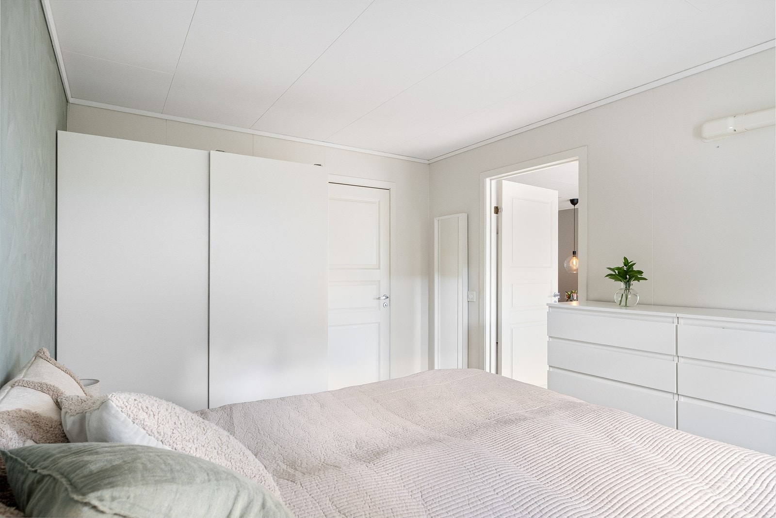 Her er det også tilkomst til bod/walk-in-closet. Galleribilde