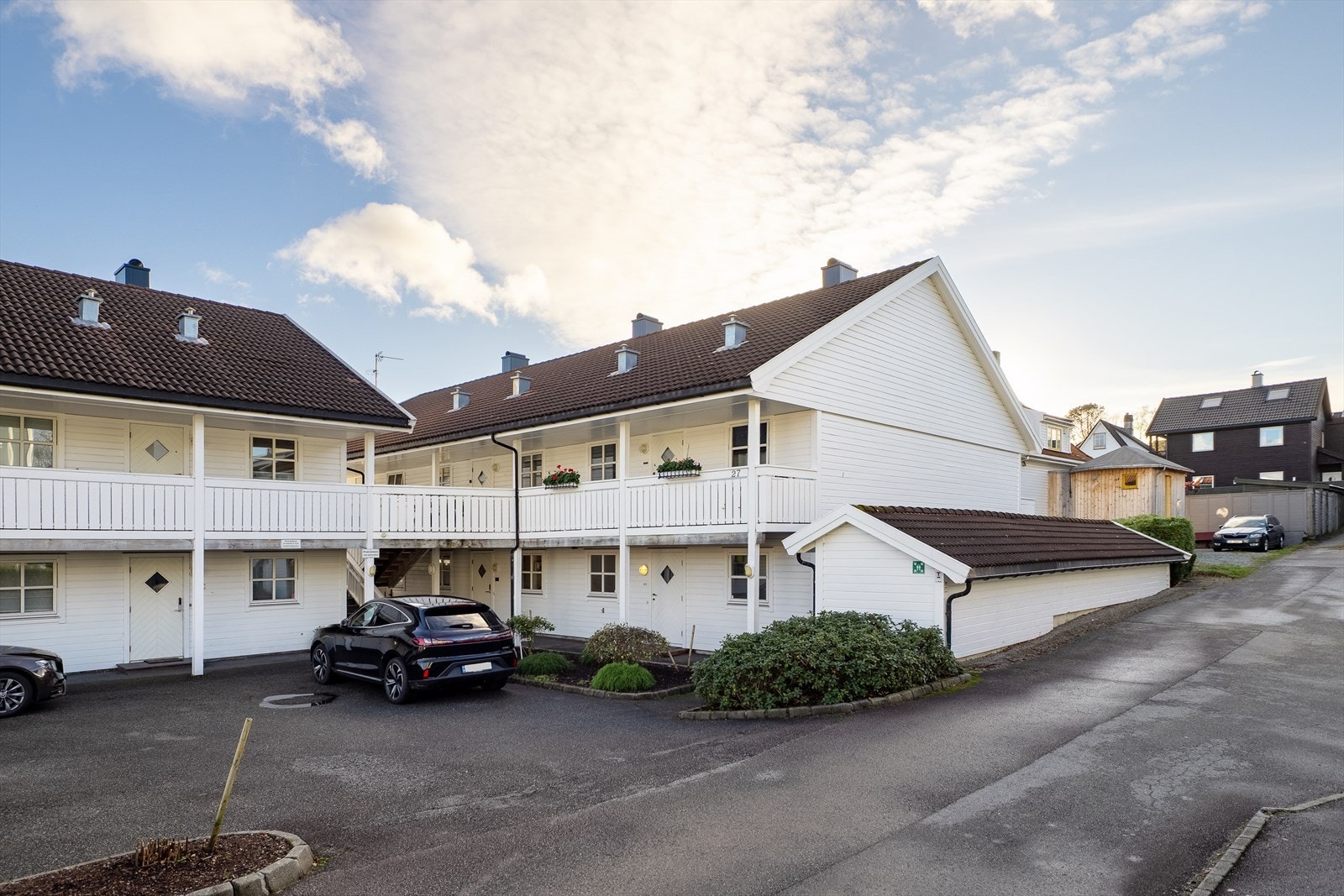 Leiligheten disponerer fast parkeringsplass med el-billader. Galleribilde