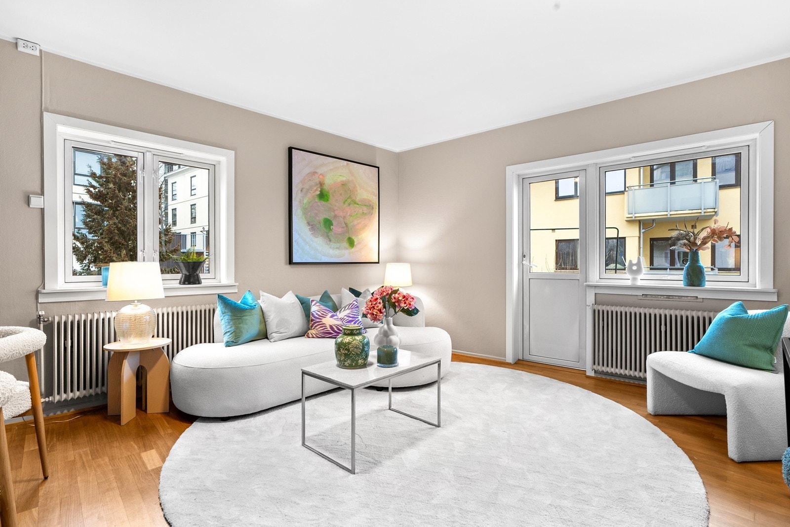 Den fine hjørnestuen har vindusflater mot to himmelretninger, nord og øst. Galleribilde