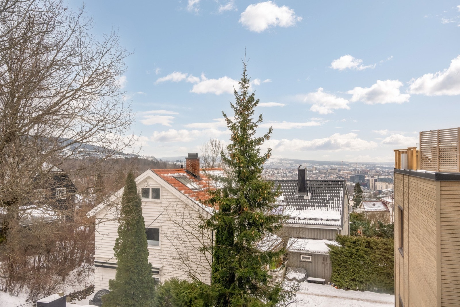 Luftig utsyn mot Grefsenåsen og byen mot øst. Galleribilde