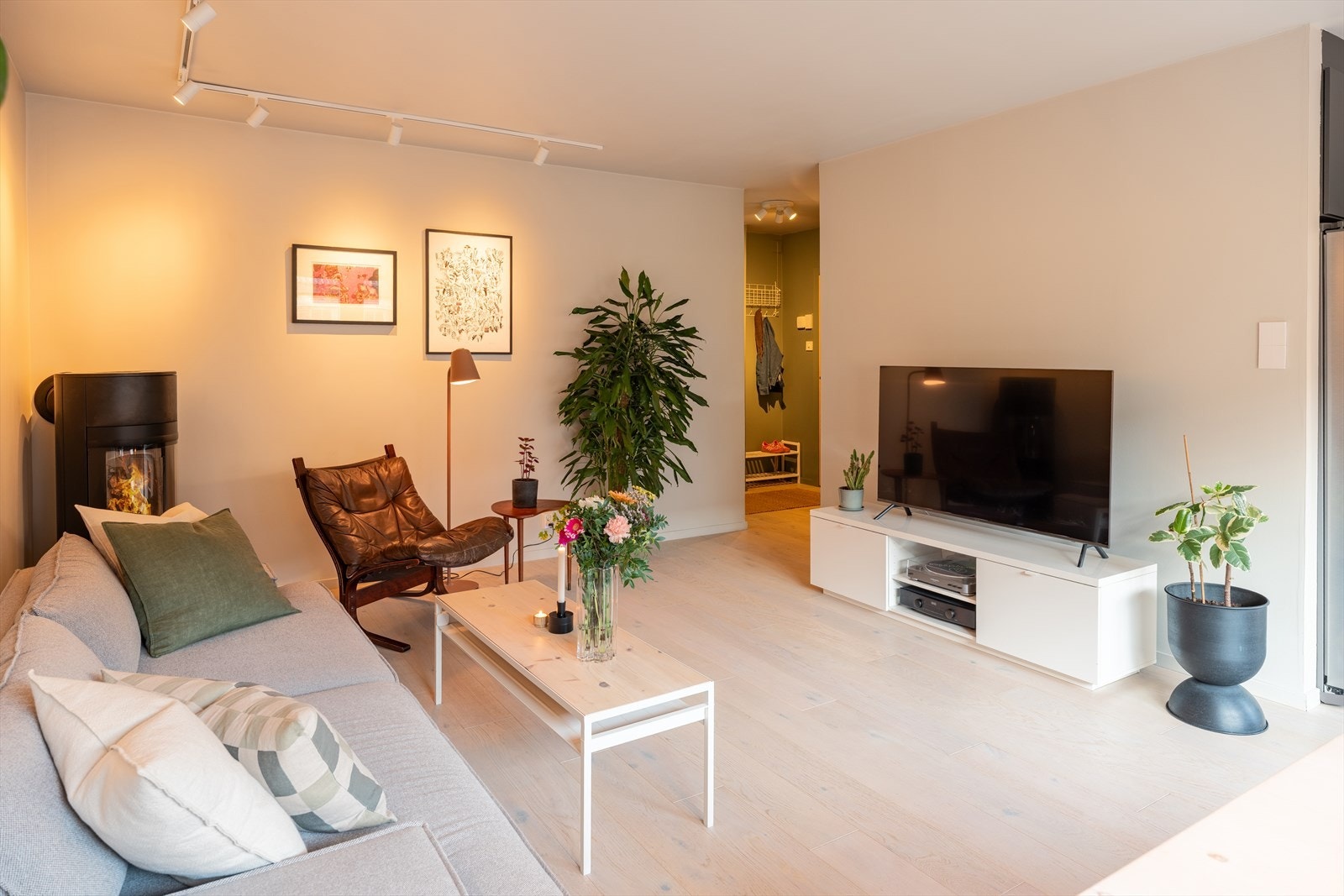 Leiligheten har de siste årene gjennomgått en rekke oppgraderinger, se salgsoppgave for nærmere info. Galleribilde