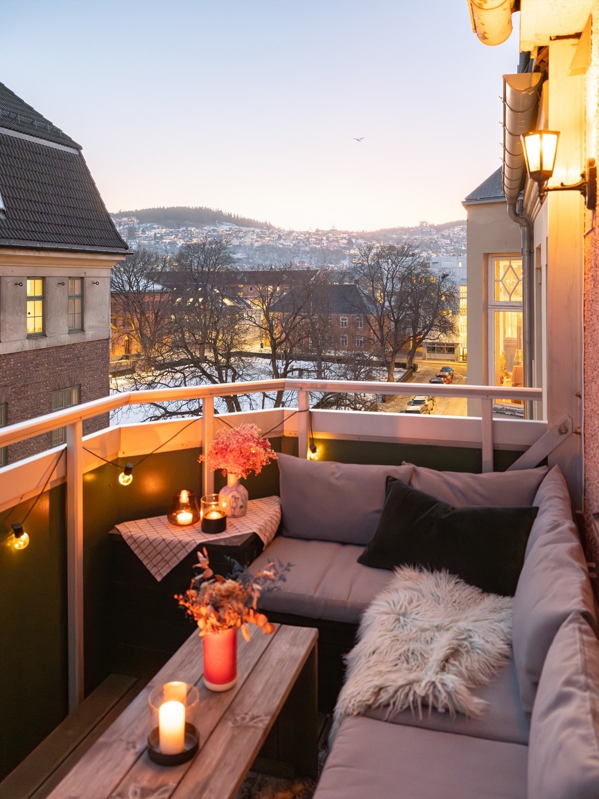 Til tross for den sentrumsnære beliggenheten bor du i et rolig og skjermet boligområde, med parken Museumsplass som nærmeste nabo. Galleribilde