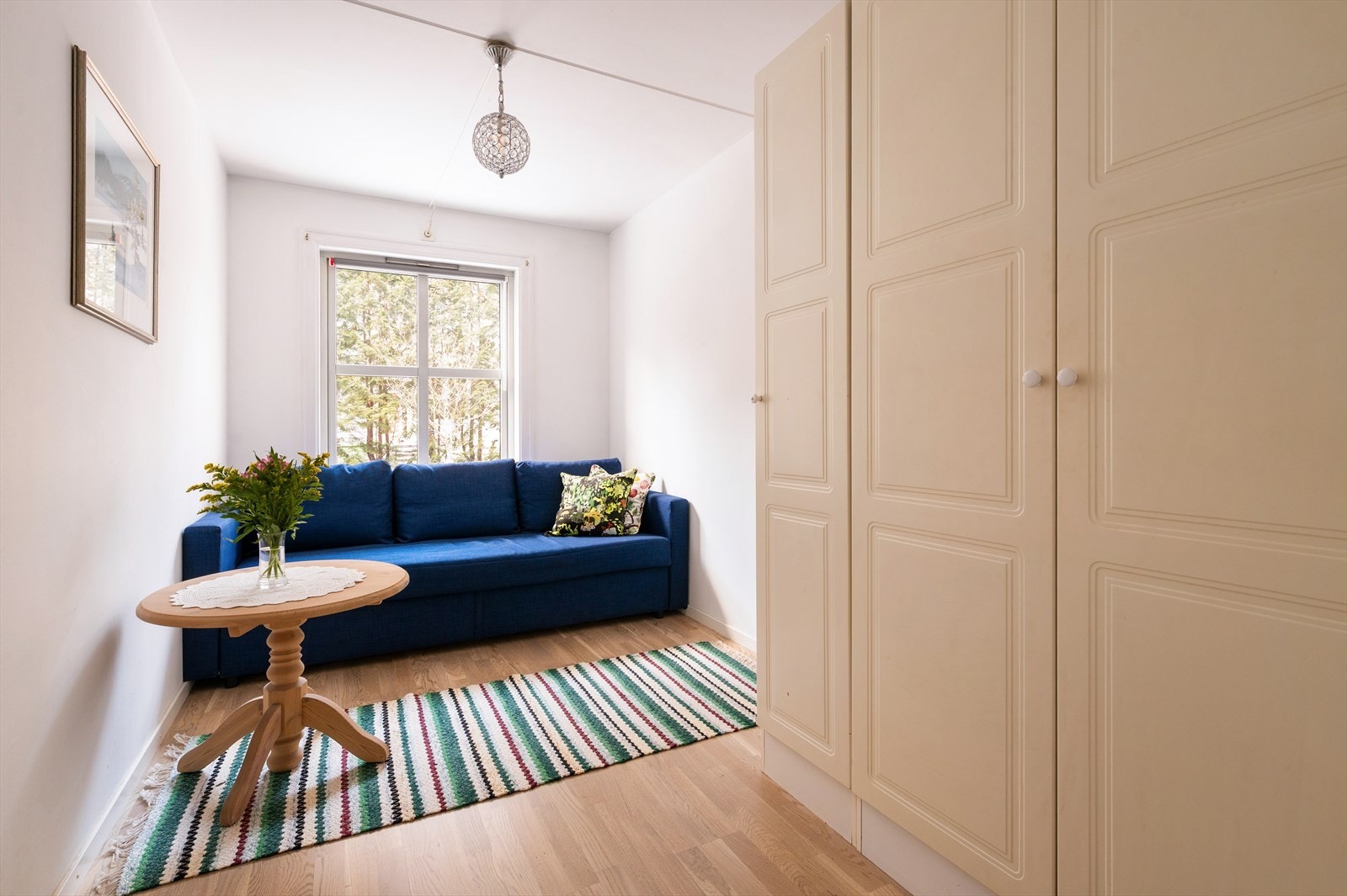 Soverom nummer to er et trivelig og funksjonelt rom som egner seg godt som barnerom, gjesterom eller hjemmekontor. Galleribilde