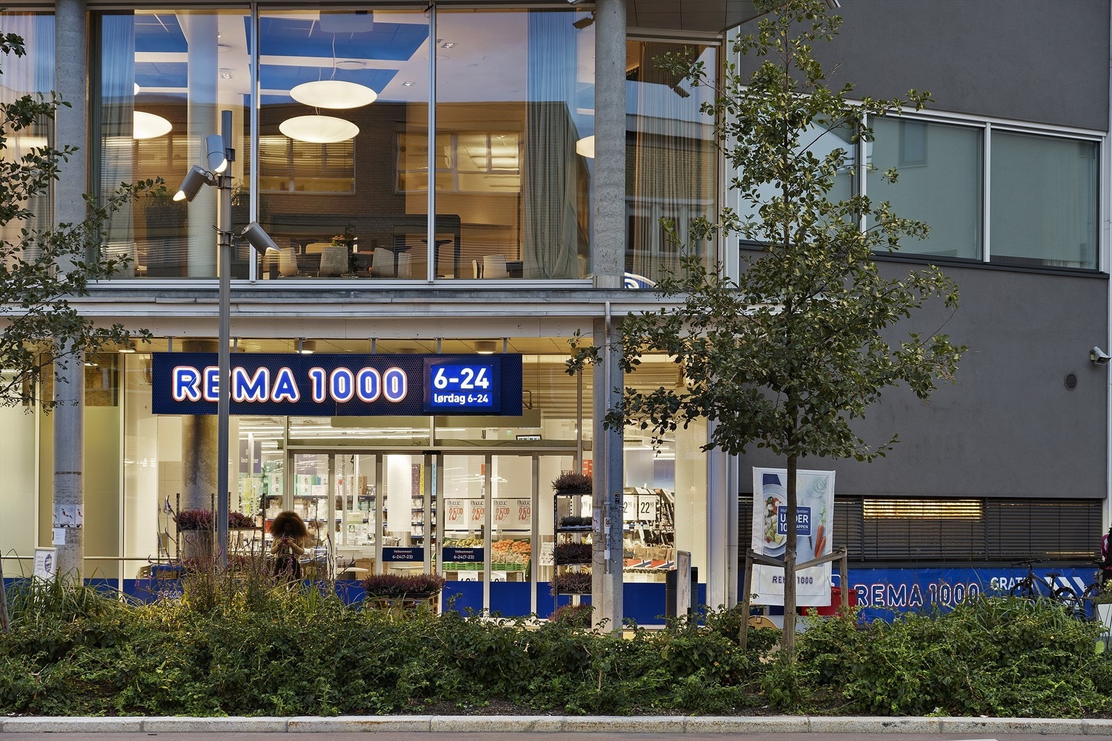 Rema 1000 finner man i gangavstand. Galleribilde