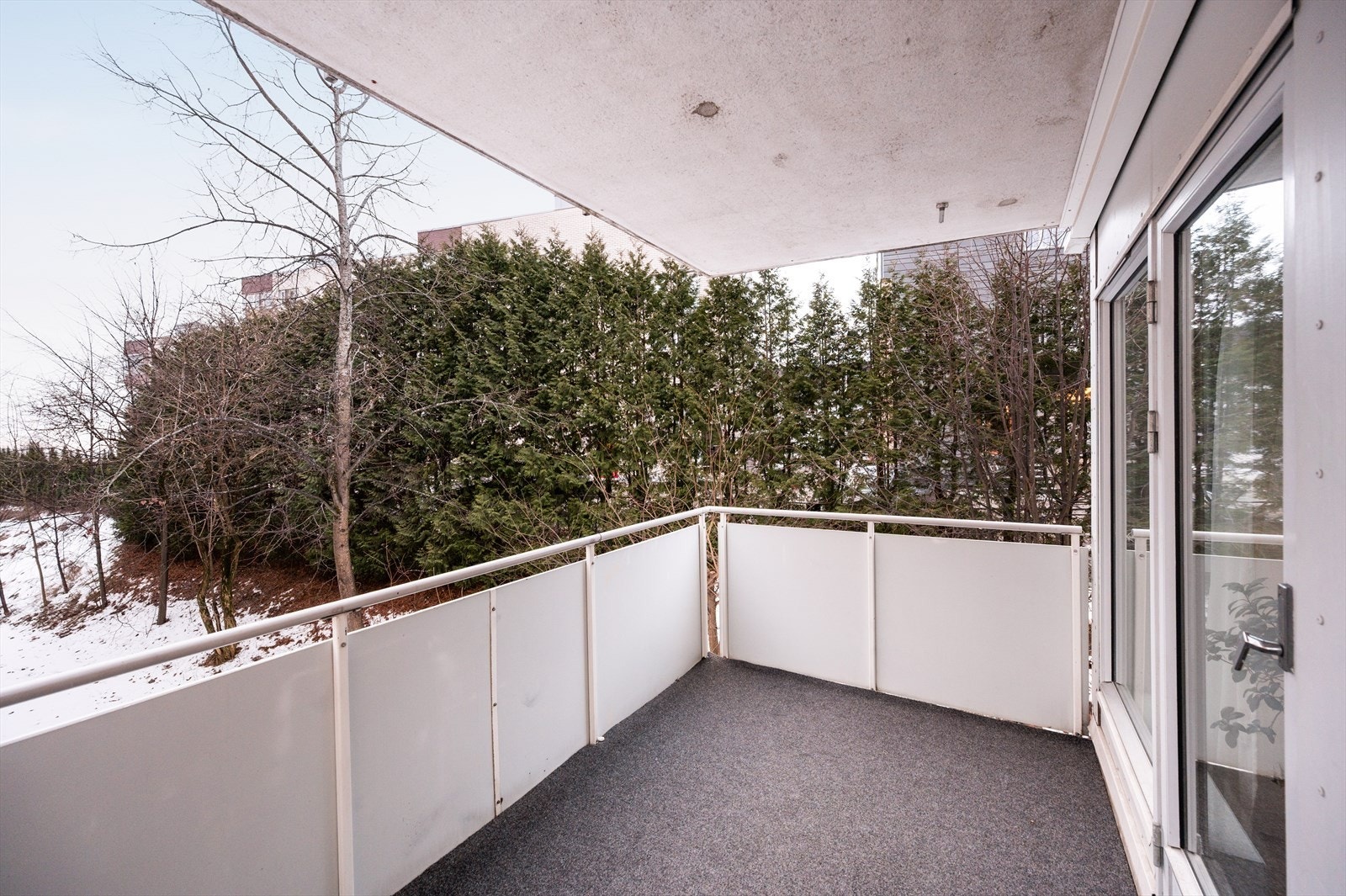 Leiligheten har en romslig balkong på ca. 7 m² med god plass til sittegruppe og utemøbler. Galleribilde