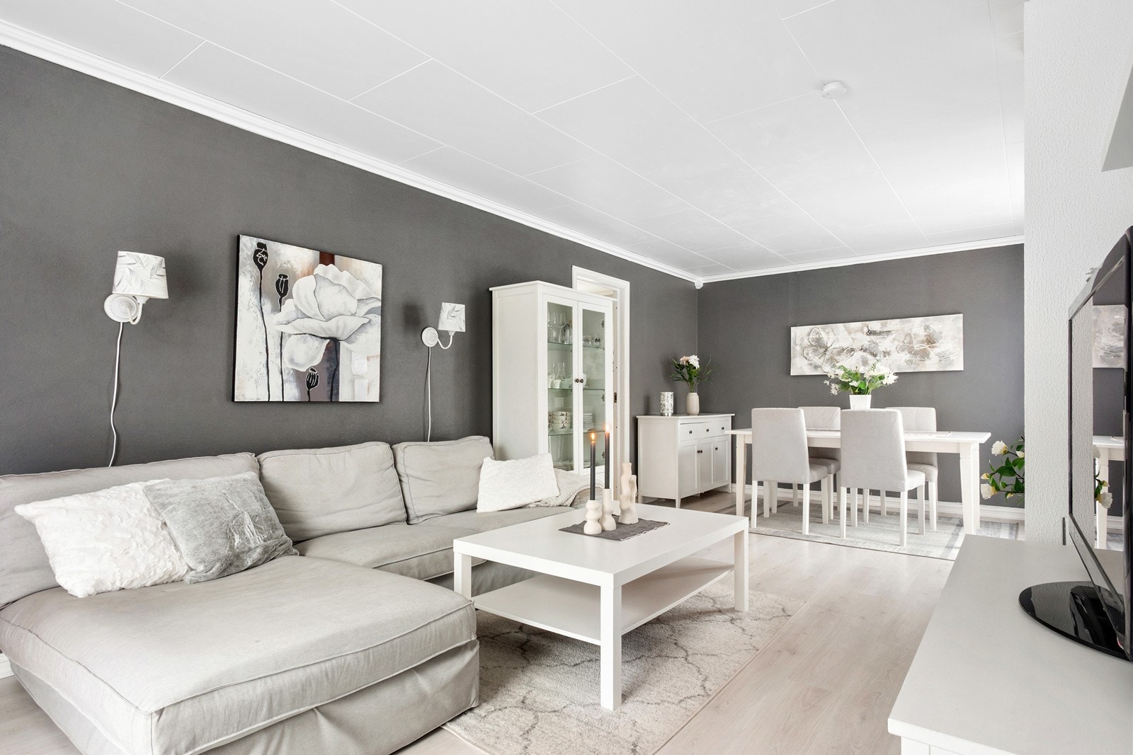 Rekkehuset har en attraktiv intern endebeliggenhet med solrike uteplasser og hage. Rekkehuset ble tilbygd i 2008 i første etasje. Foto: Marie Waagan. Galleribilde