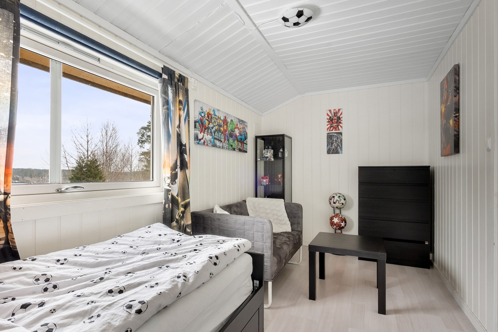 Soverommene ligger med fint utsyn utover nabolaget. Galleribilde