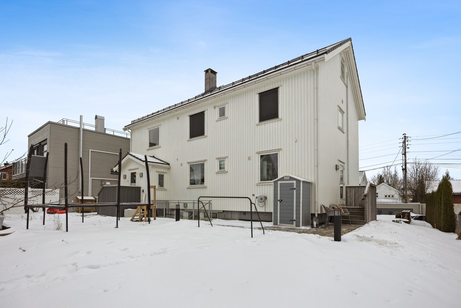 Leiligheten har en sentral og tilbaketrukket beliggenhet på Røa og ble pusset opp i 2015. Galleribilde