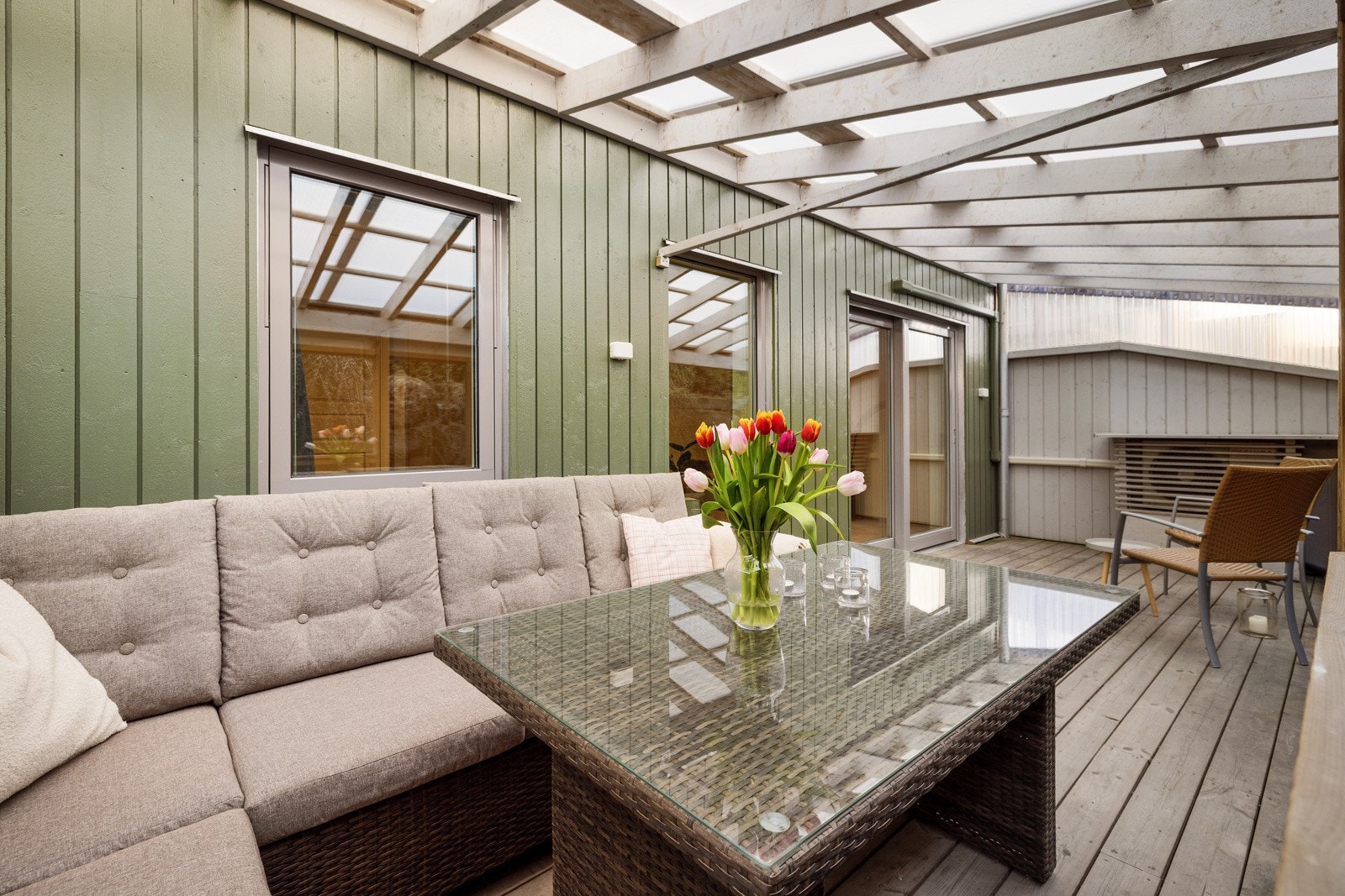 Her sitter man tørt hele året, god plass til å nyte ett godt måltid med noe godt i glasset. Galleribilde