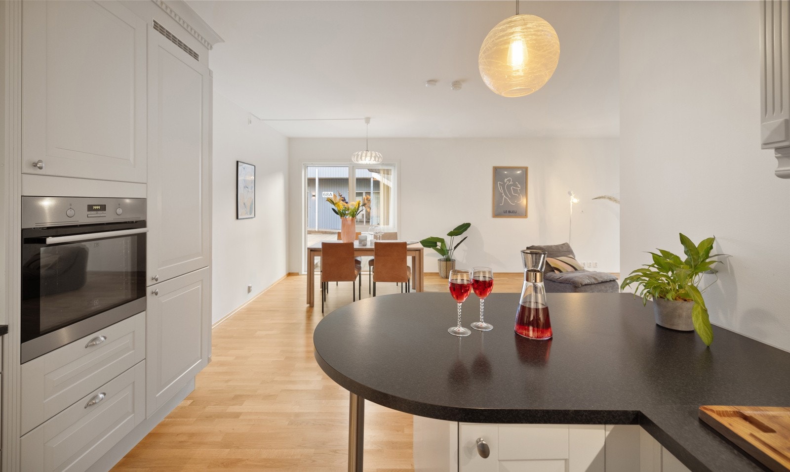 Praktisk kjøkken i egen krok bort fra stuen. Galleribilde