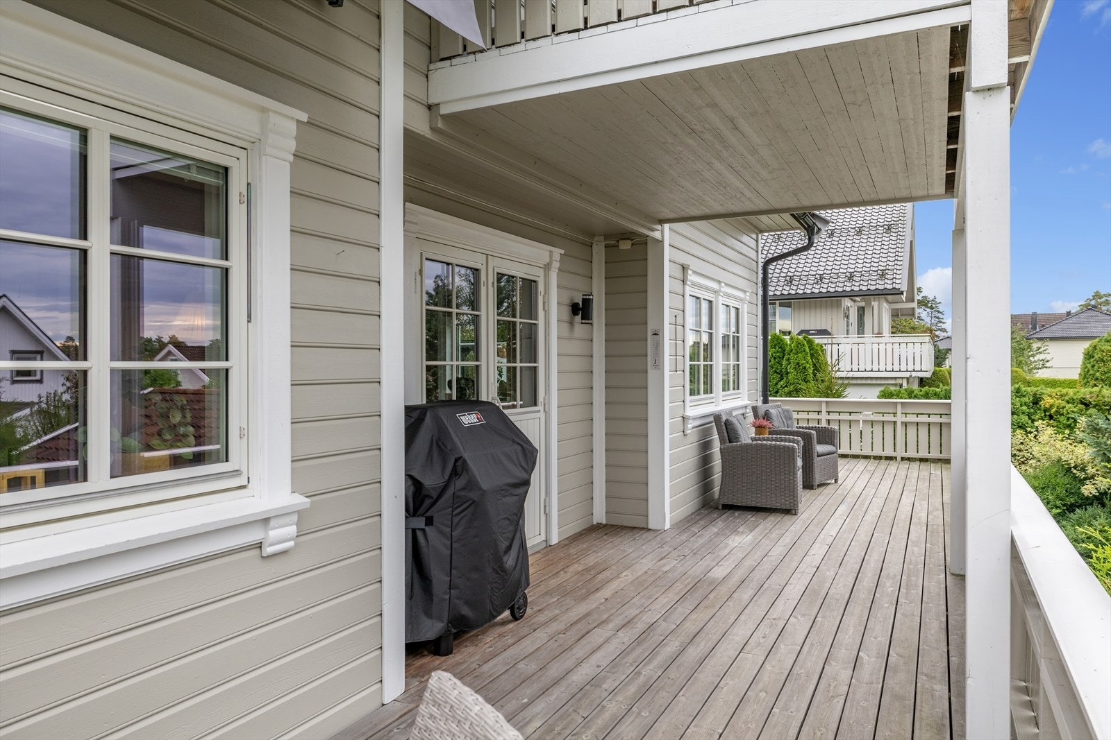 Her har du god plass til å invitere familie og venner til en hyggelig sommerdag. Galleribilde