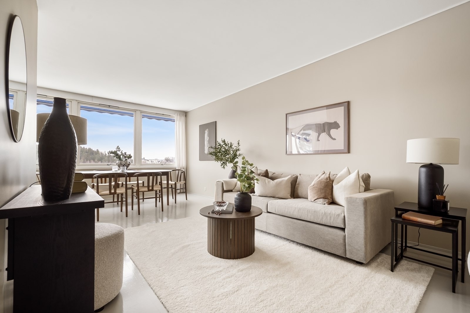 - Leiligheten holder en god standard med nyere bad - Galleribilde