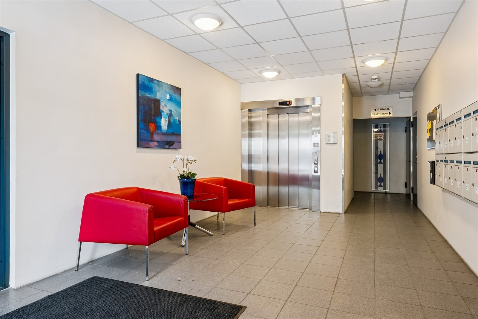 Bygget har heis, som gir enkel og trinnfri adkomst til leiligheten i 2. etasje. Galleribilde