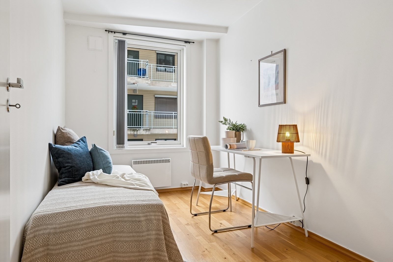 Leilighetens andre soverom passer utmerket som barnerom, gjesterom eller kontor. Galleribilde