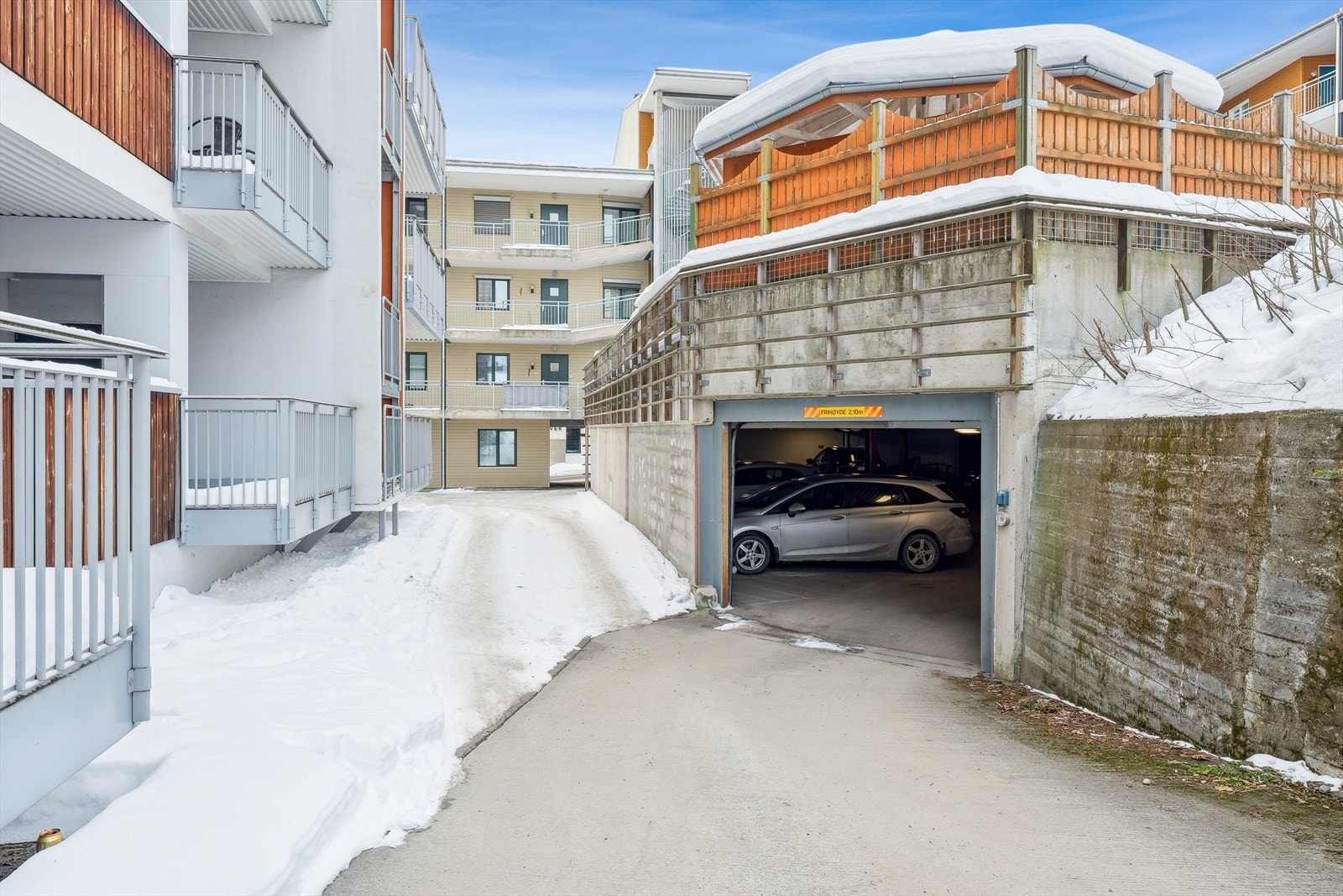 Med en svært sentral beliggenhet er dagligvarebutikker som Kiwi og Rema 1000 kun minutter unna. Galleribilde