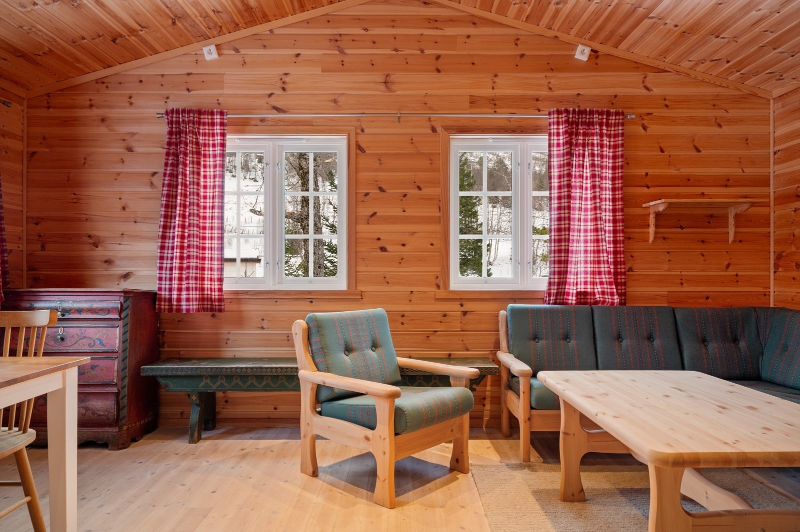 Stue og kjøkken er i åpen løsning. Galleribilde