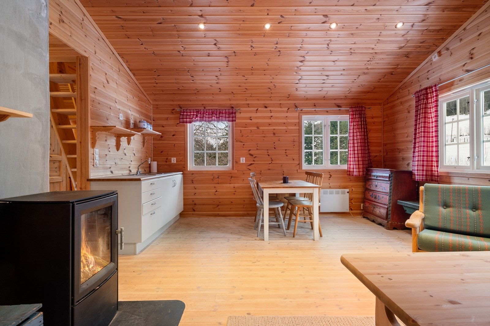 Alt av innbo og løsøre medfølger. Galleribilde