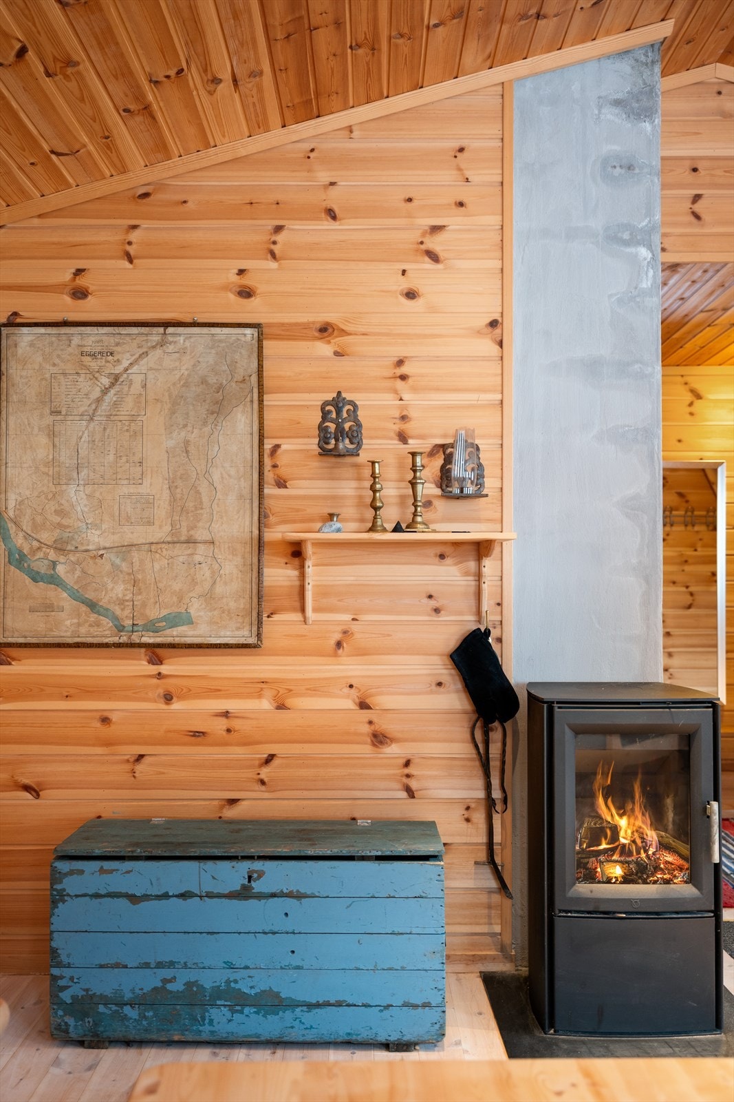 Den flotte vedovnen holder varmen på kalde dager. Galleribilde