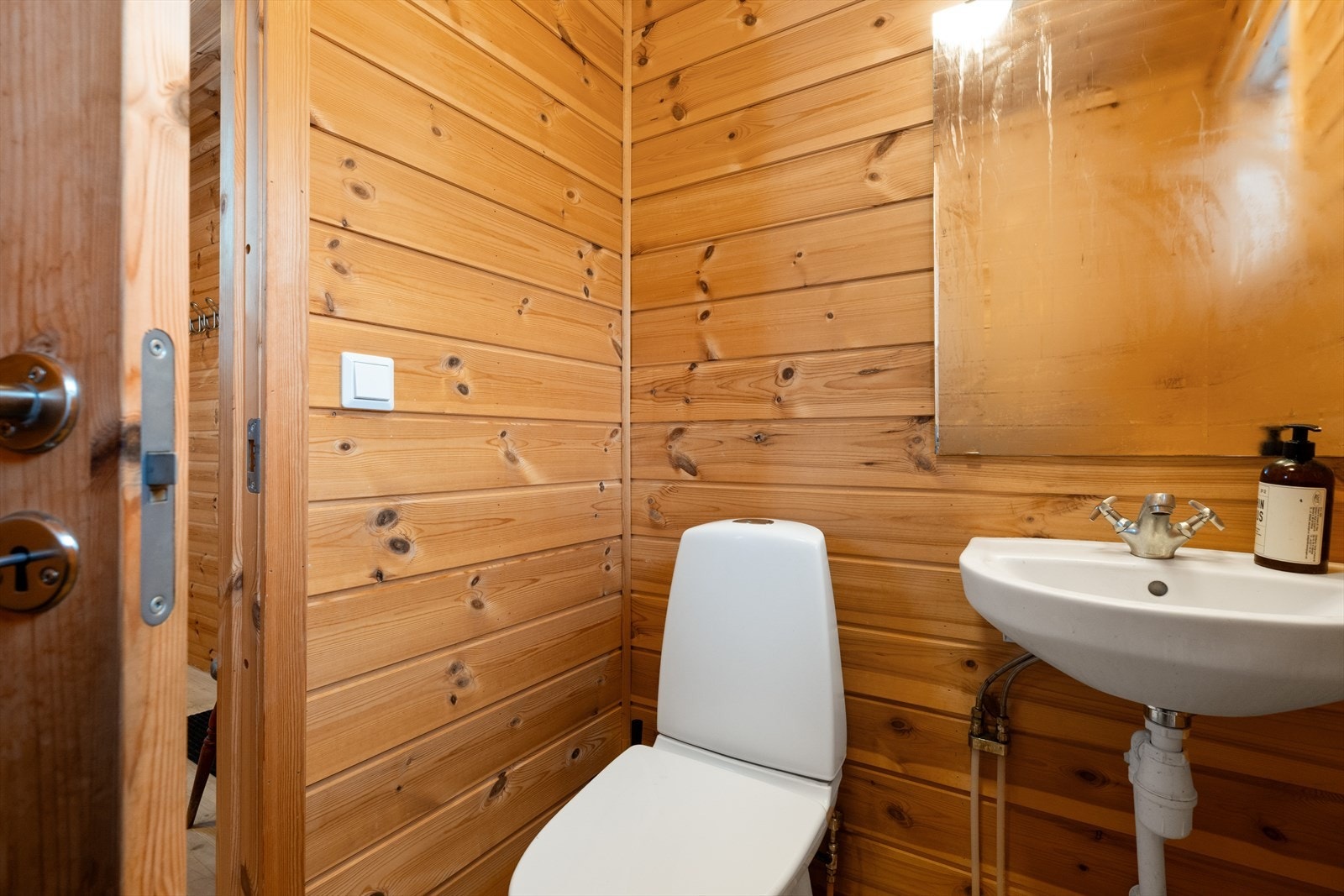 Toalett rom i tilknytning til yttergangen. Galleribilde