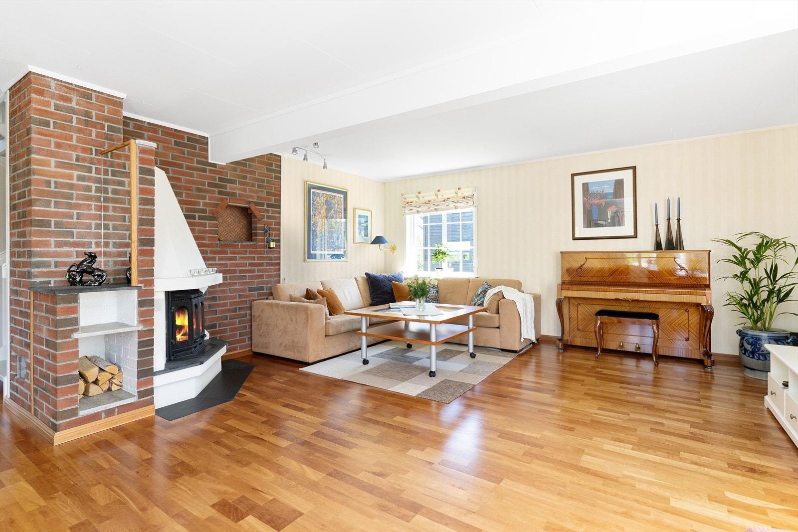 Lys og fin stue. Galleribilde