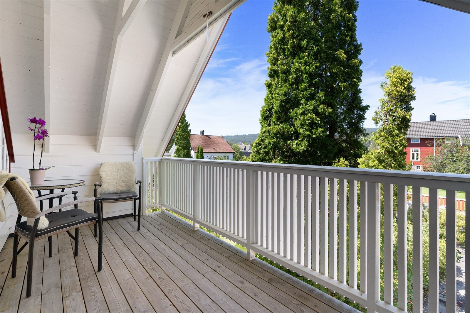 Balkongen ved loftstuen er overbygget. Galleribilde