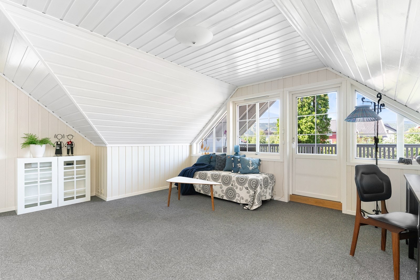 Loftstue. Galleribilde