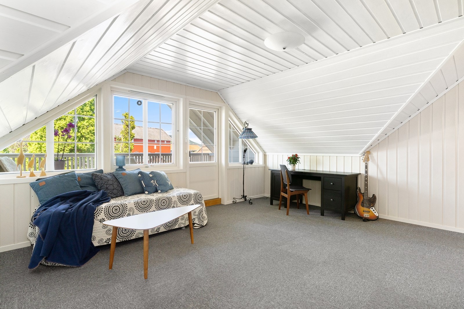 Loftstue. Galleribilde